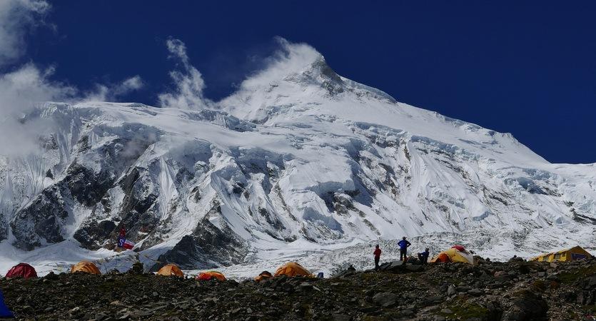 climbing-manaslu-peak