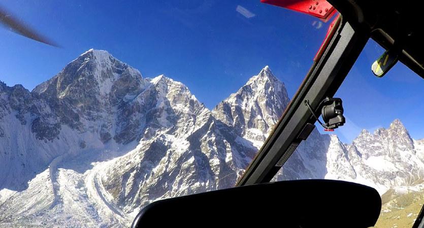 helicopter everest view